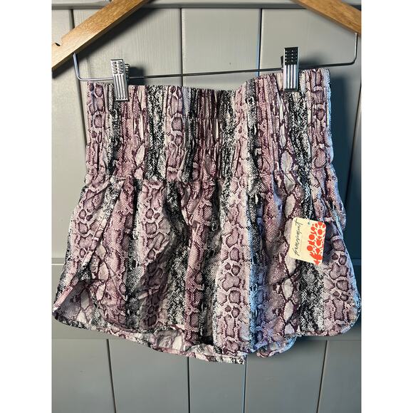 Free People Movement Black and Purple Snake Print Athletic Shorts Size M NEW - Picture 3 of 5